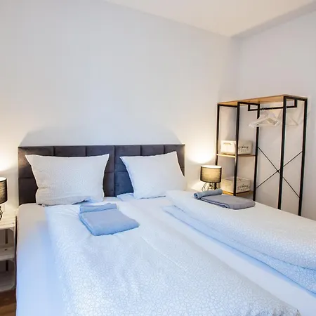 On The Outskirts Of Town With Balcony And Parking Space Apartment *
