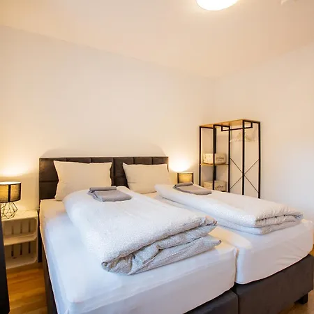 On The Outskirts Of Town With Balcony And Parking Space Apartment *