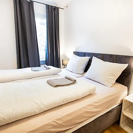 On The Outskirts Of Town With Balcony And Parking Space Apartment *
