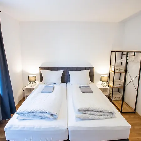 On The Outskirts Of Town With Balcony And Parking Space Apartment *