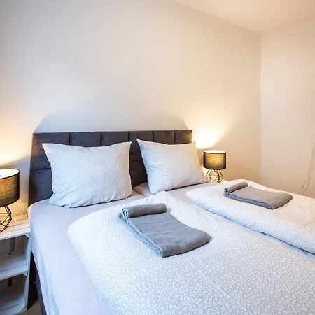 On The Outskirts Of Town With Balcony And Parking Space Apartment *